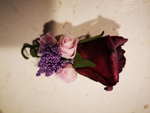 Corsage Roos Burgundy Roze lila CEM37 Maatwerk