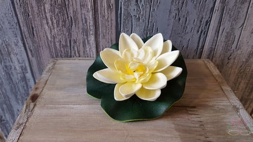 Real Touch Waterlelie Creme 10 cm per stuk
