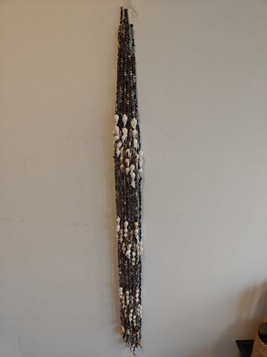 [A-022145] Schelpengordijn Schelpenhanger Gordon Brute met Umbonium en Strombus 