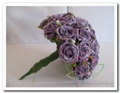 [A-006983] Bruidsboeket Foamrozen Lilatinten met parelsEV50 